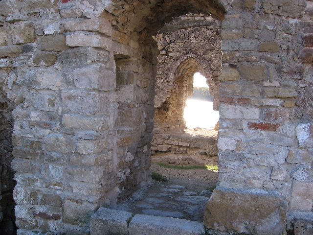 Кокнесе – место руин древнего замка, легенды которых волнует людей и в наше время....