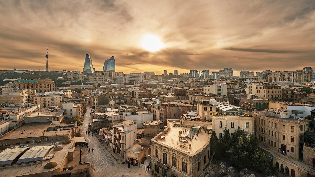 5 религий Баку. По улицам города — сквозь века