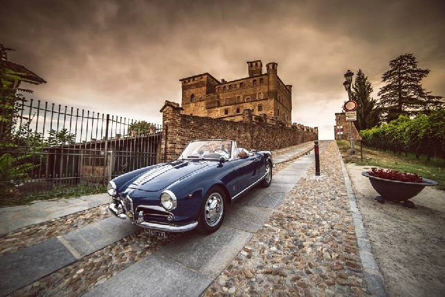 Визиты в средневековые замки, всё о их истории, легендах и слухах.