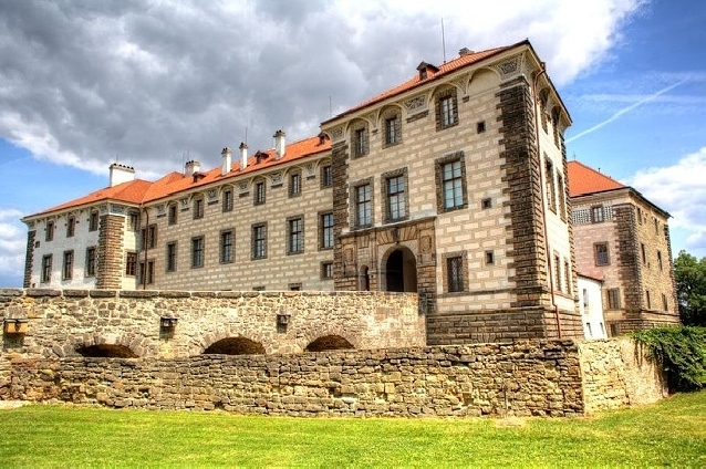 Замок Нелагозевес и замок Мельник