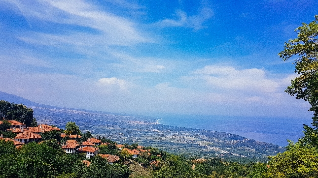 Греческая деревня, горы и её душа!