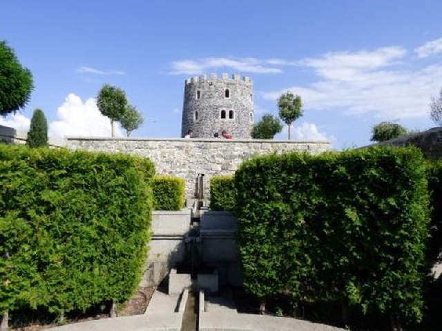 ПЕЩЕРНЫЙ ГОРОД И АРХИТЕКТУРНЫЕ ПАМЯТНИКИ