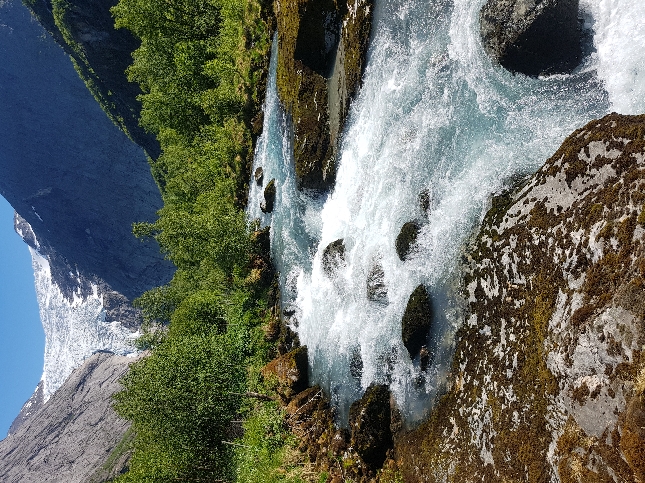 Ледник Бриксдаль и гора Хувен