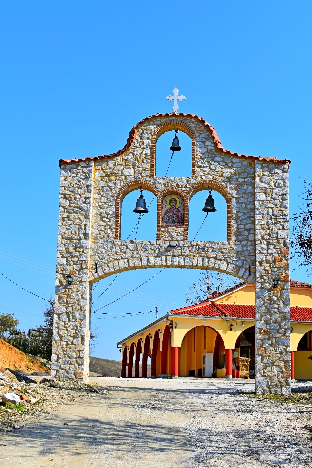 Паломничество к кровоточащим деревьям в Вувене