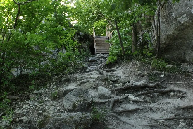 экскурсия по пещерному городу Эски Кермен