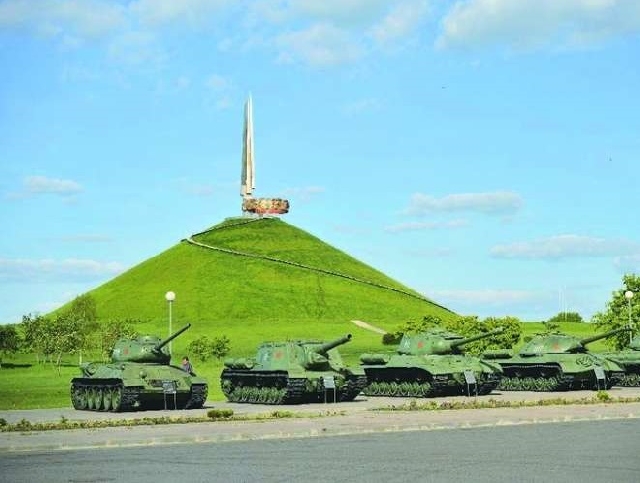 Традегия войны, Хатынь - Курган Славы