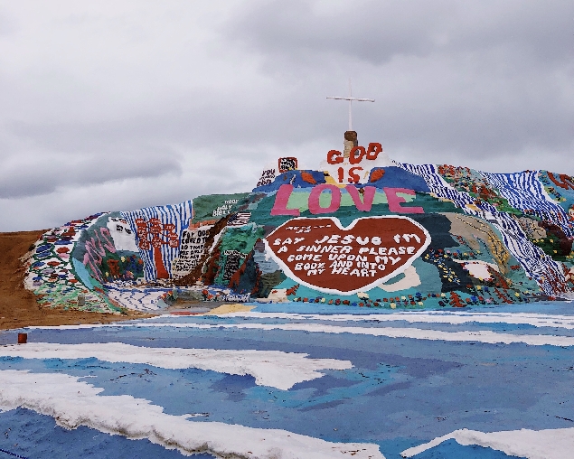 «В поисках Хиппи и Города-Призрака»