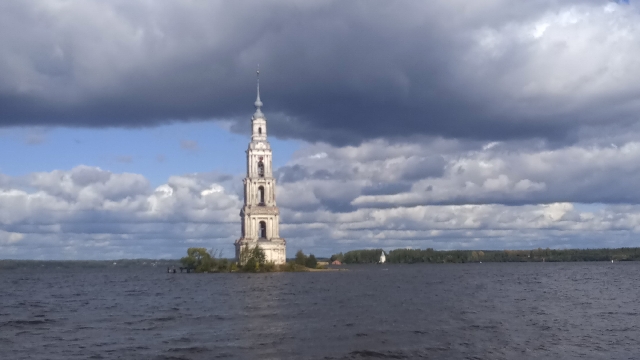 Калязинская колокольня под водой фото