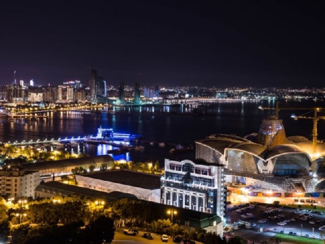 Экскурсия по вечернему Баку