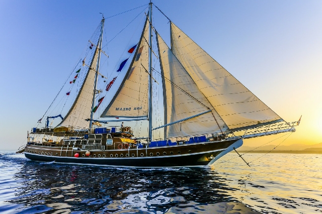 ВЕЧЕРНЯЯ ПРОГУЛКА НА ЯХТЕ «SINA DREAM»