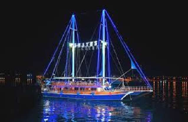 ВЕЧЕРНЯЯ ПРОГУЛКА НА ПИРАТСКОЙ ЯХТЕ VIP