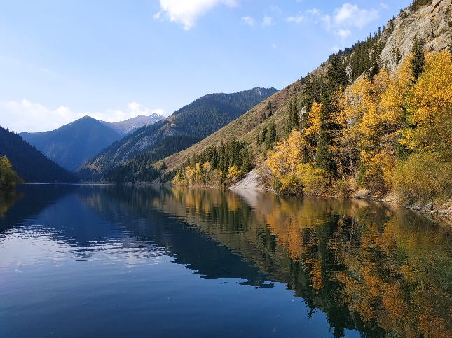 Горные озера Кайынды и Кольсай