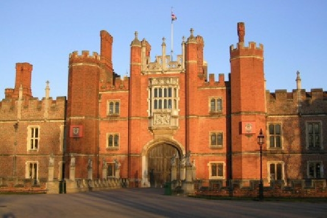 ХЕМПТОН КОРТ