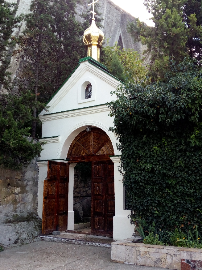 По святым местам Севастополя: Инкерман, Фиолент, Херсонес.