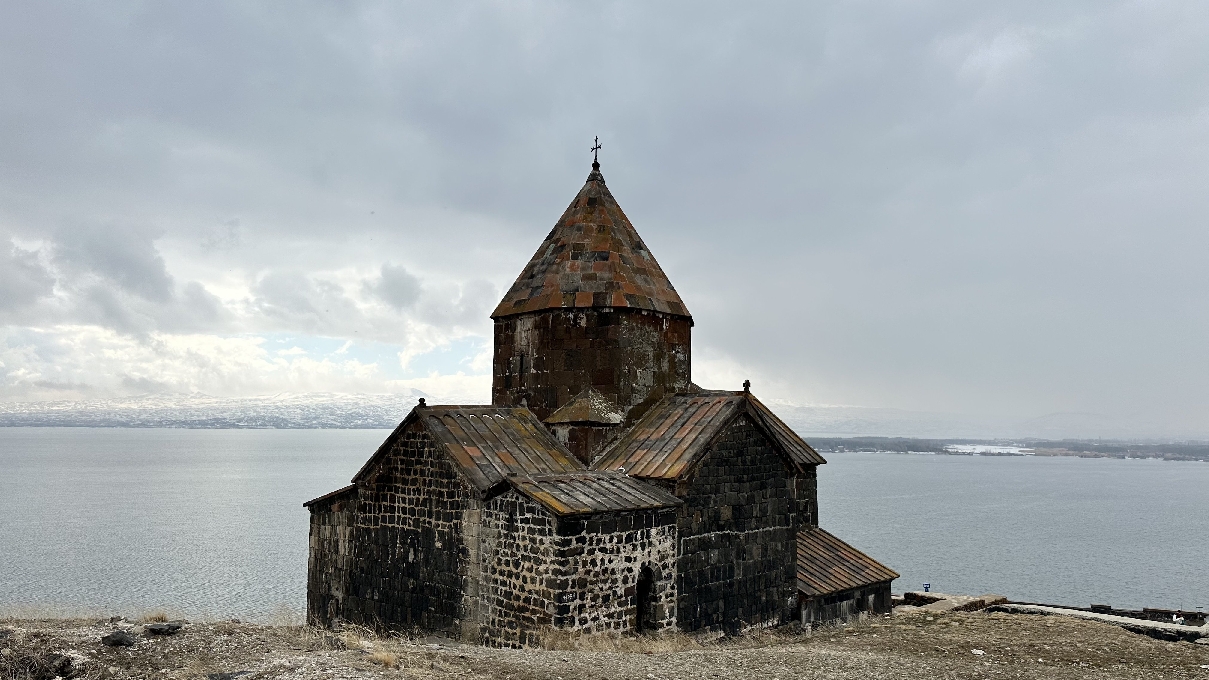 Леса, горы, озеро