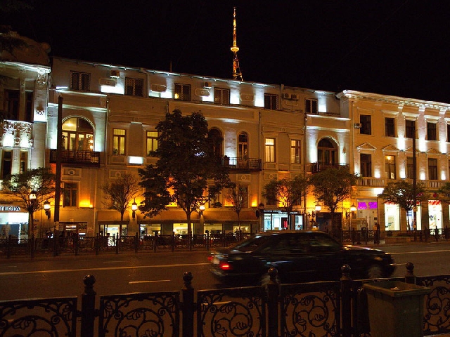 По Тбилиси – магия вечернего города