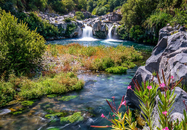 Природно-гастрономическая:горная река, колорит и дегустации