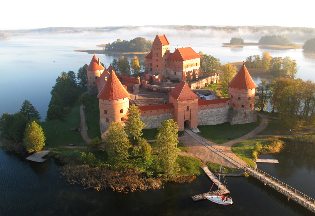 Единственный островной замок в Восточной Европе