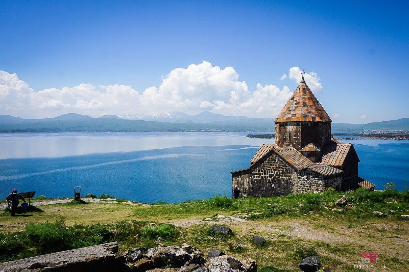 Озеро в ереване севан фото