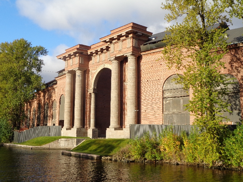 От пл.Труда до Новой Голландии: Романовы и их соседи.