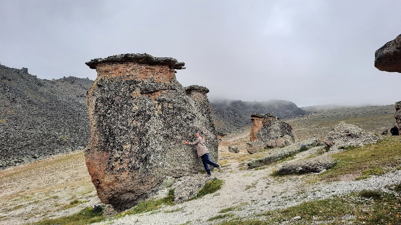 Северное Приэльбрусье. Треккинг к Каменным грибам и Немецкому аэродрому