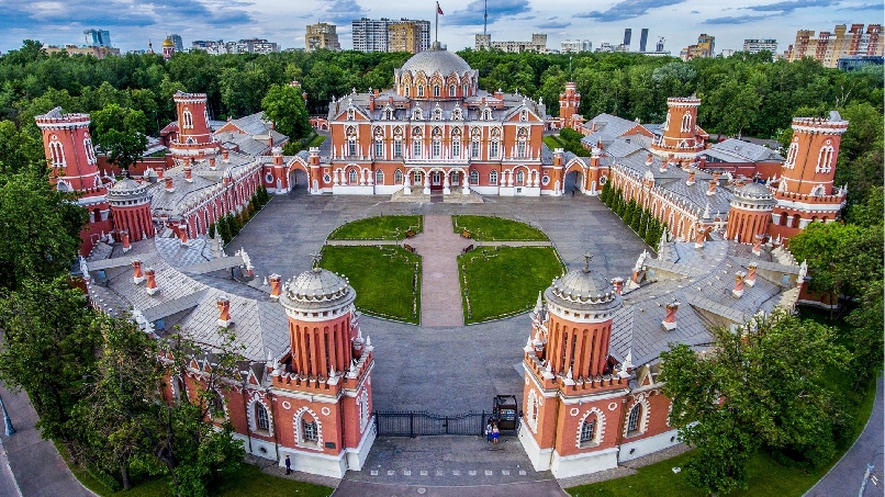 Из Петербурга в Москву, на коронацию! Петровский Путевой дворец.