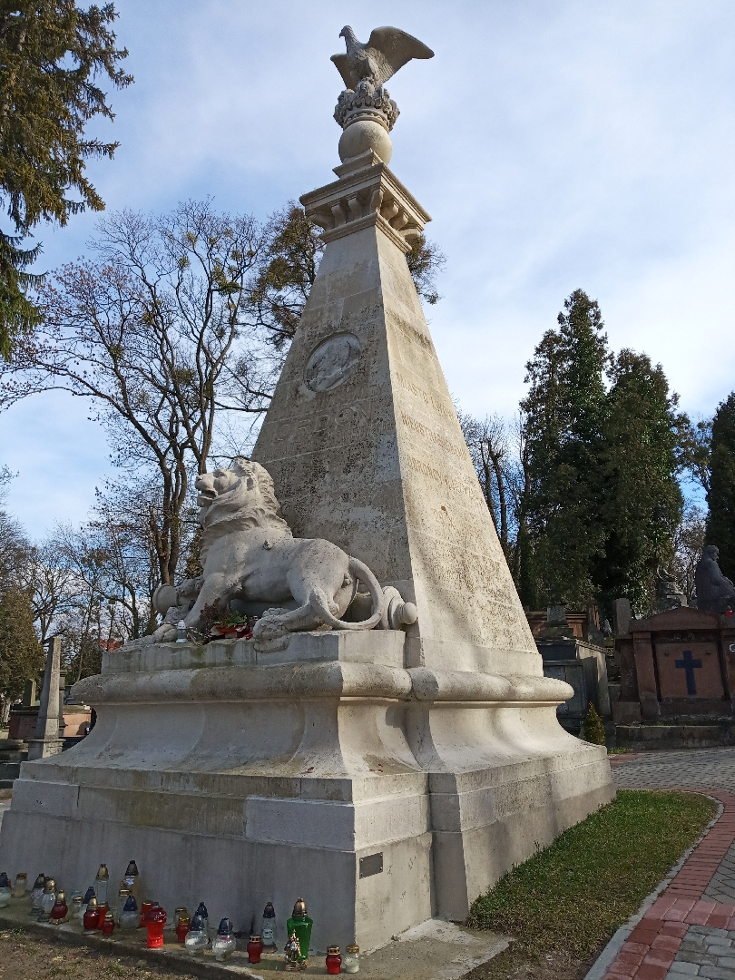 Лычаковский некрополь, или в гости к львовскому Аиду