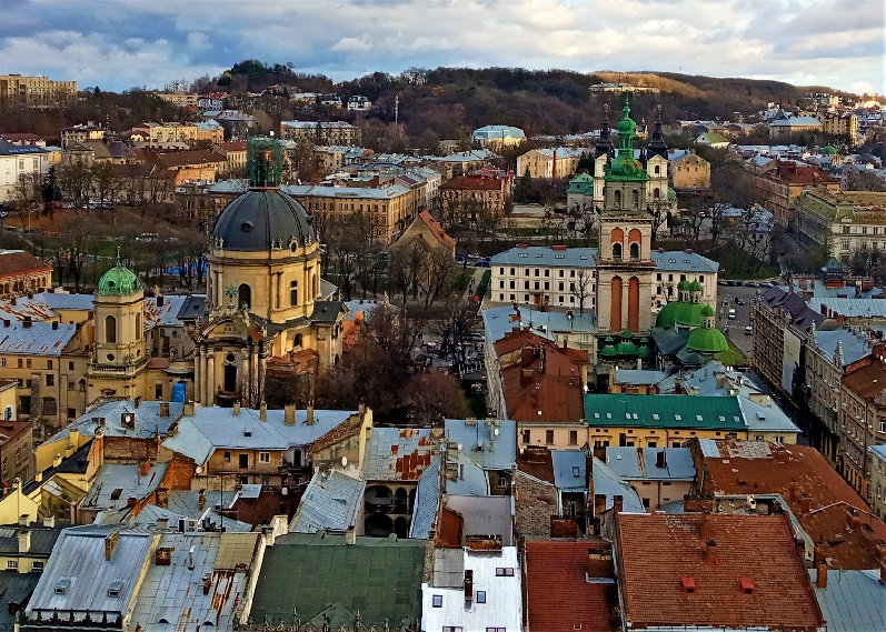 На вершинах шпилей и колоколен