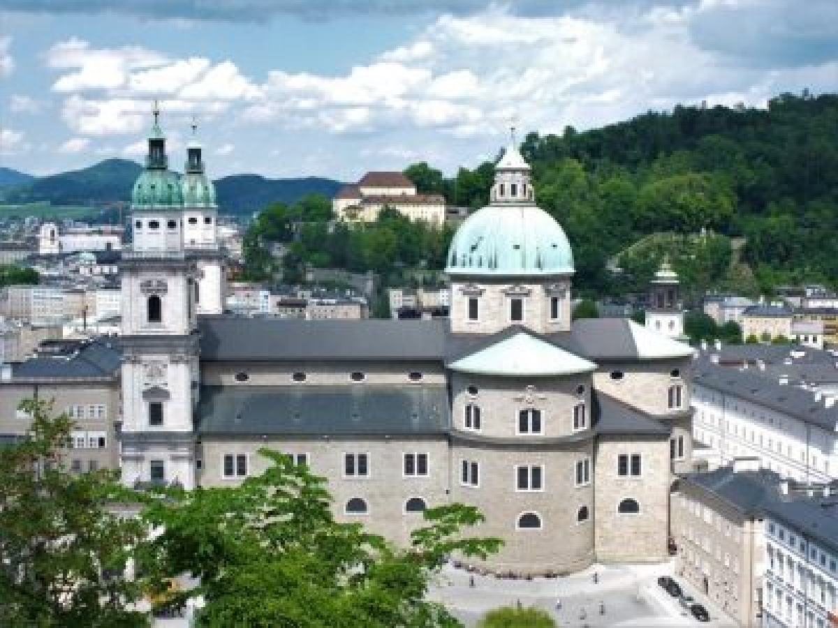 Прогулка по горе Мёнхсберг („горе монахов“) (Вид на город сверху)