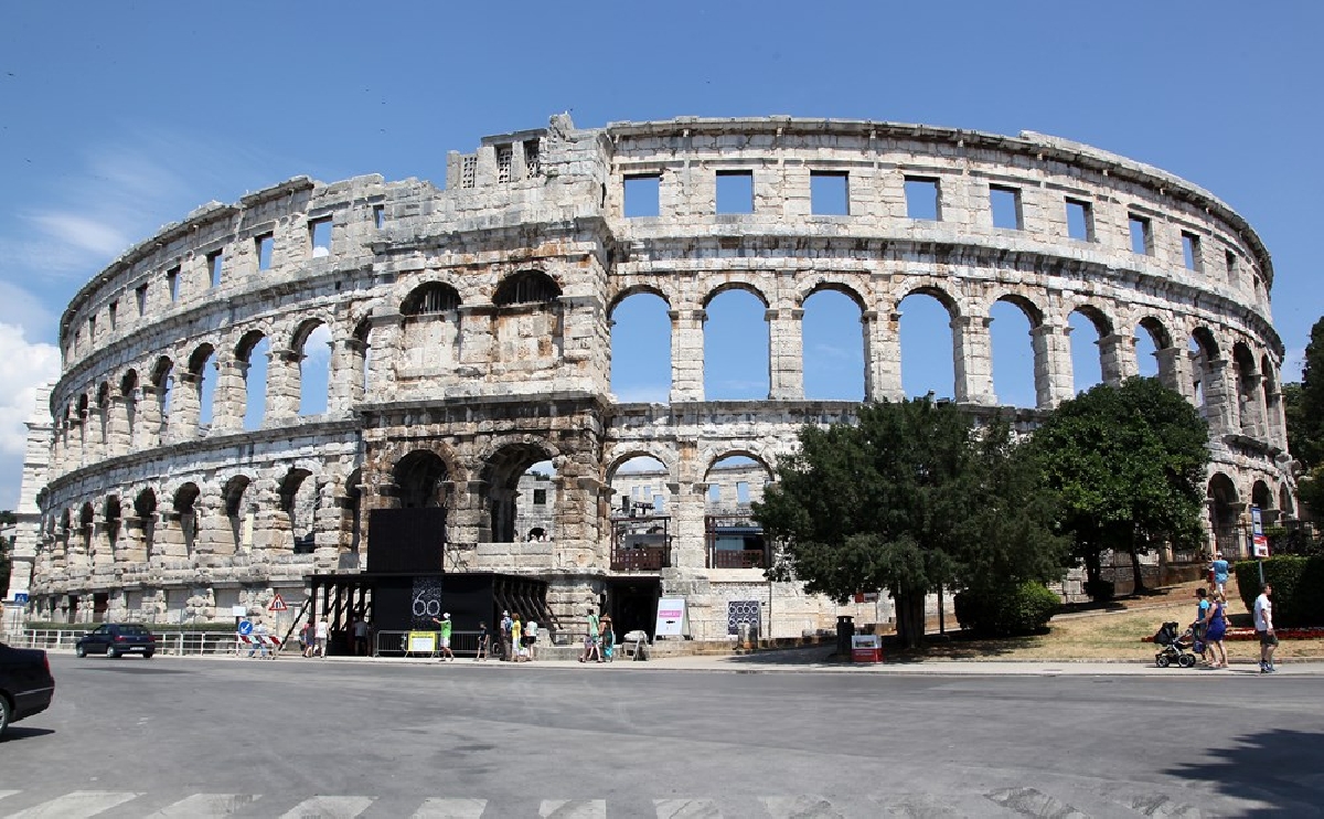 АНТИЧНАЯ ПУЛА