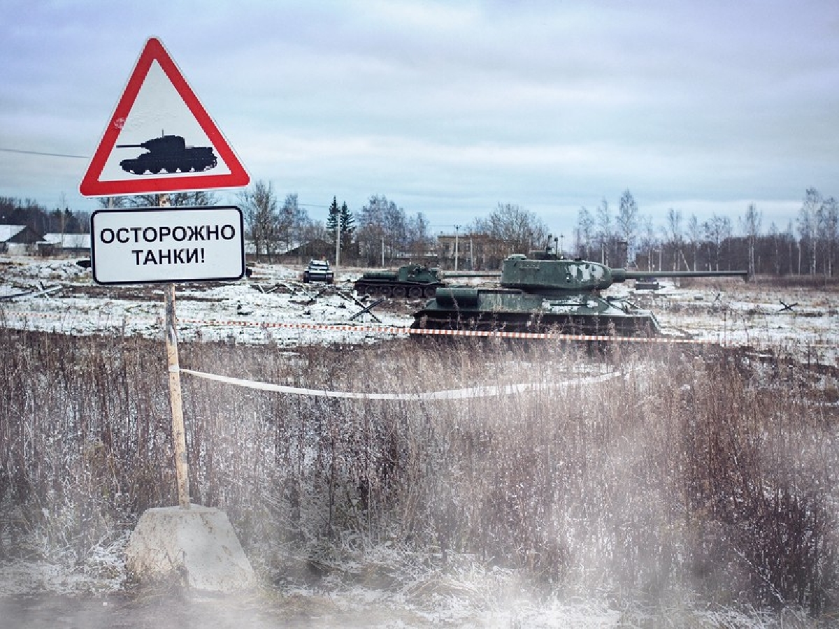 На поле танки грохотали....