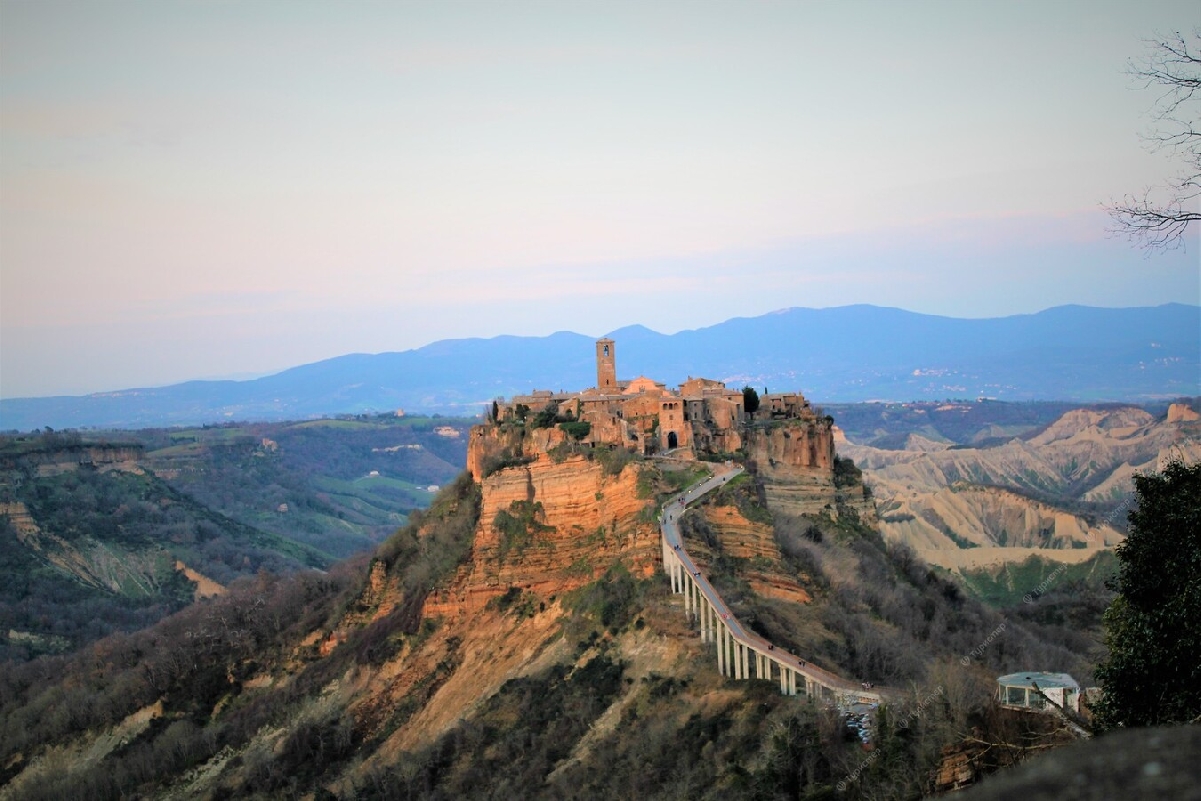 Чивита ди Баньореджио и Орвието - два соседа