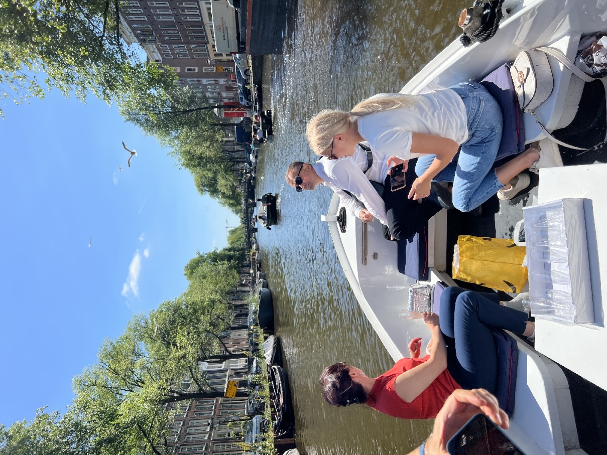 на лодочке по Амстердамским каналам