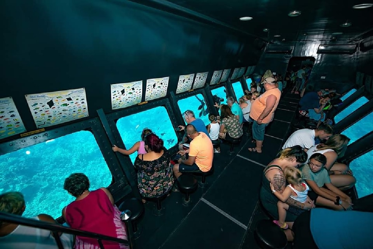 Лодка с прозрачным дном