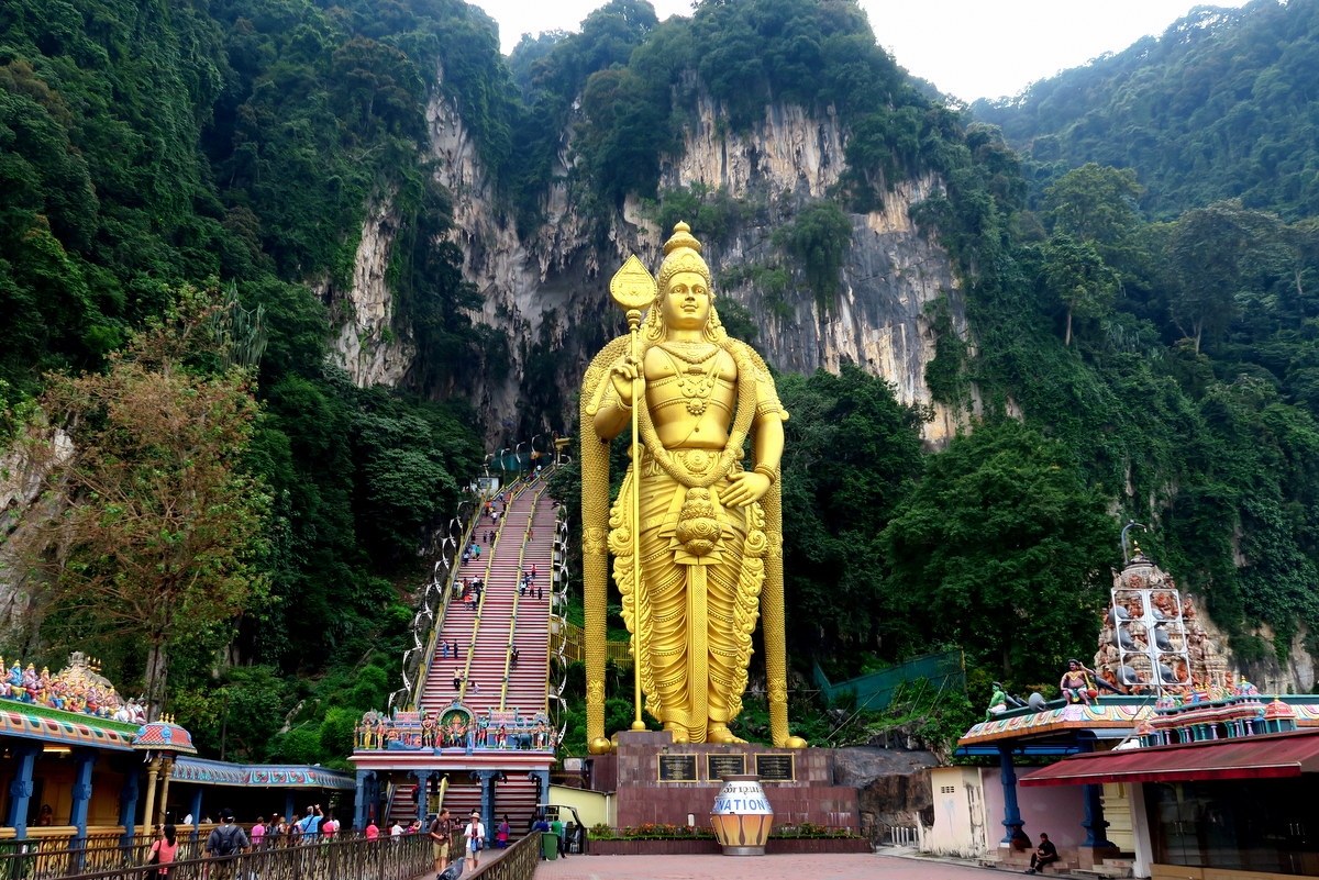 Индийский Пещерный Храм  Бату