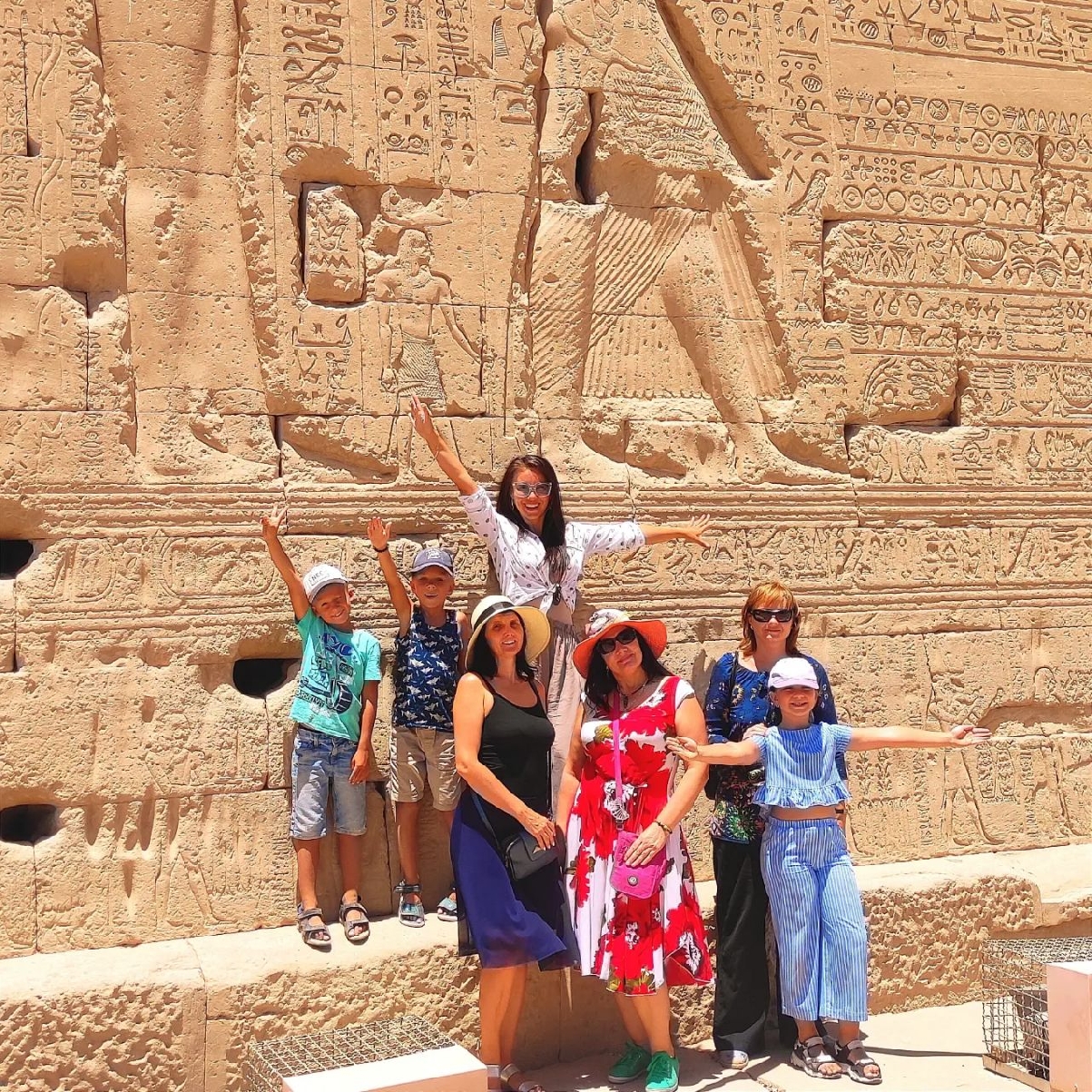 Индивидуальная экскурсия в храм богини любви Хатхор в Дендере 