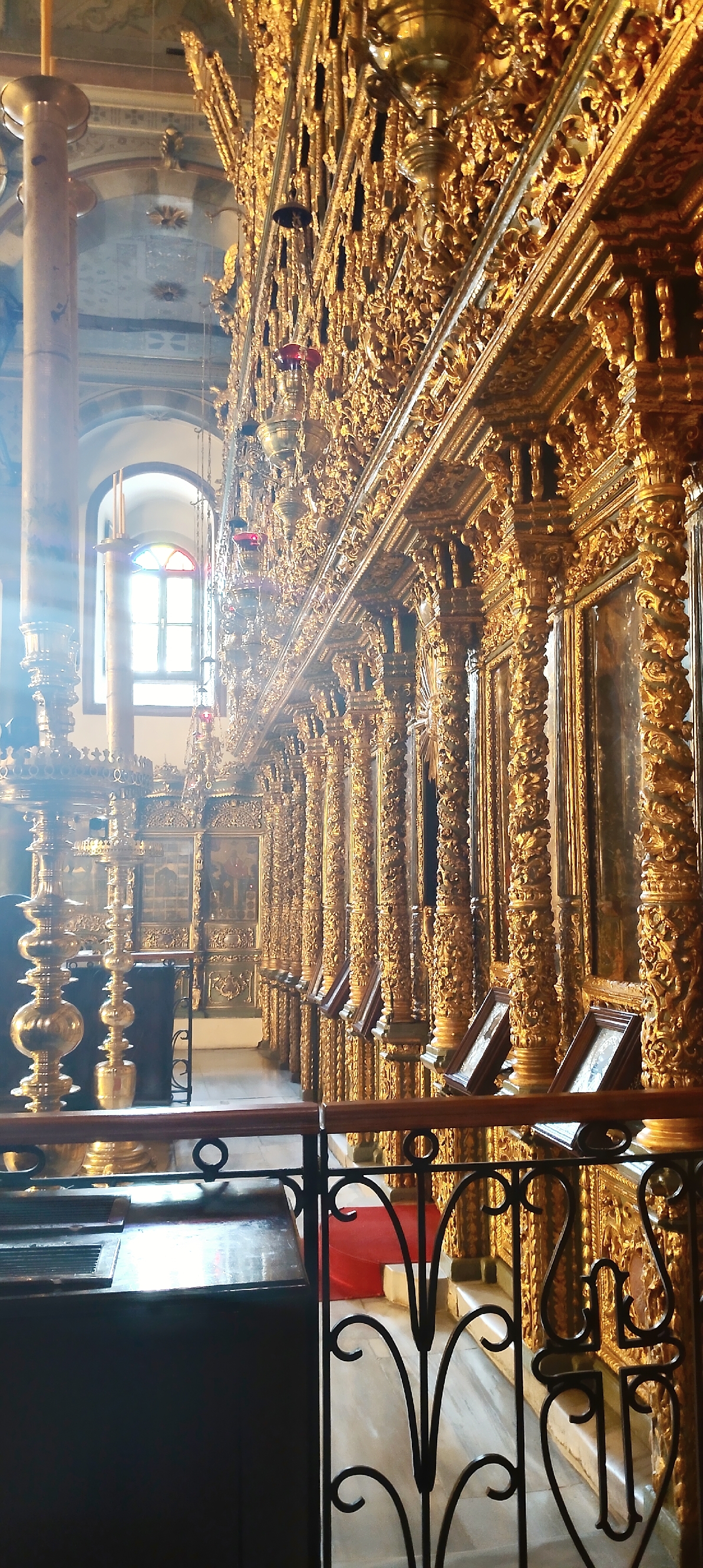 Прогулка по храмам Таксима и Балата и цветочным улочкам