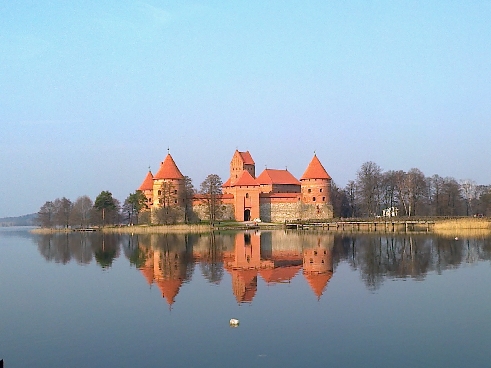 Фото замка на острове