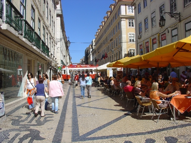 Лиссабон: пешком и на трамвайчиках