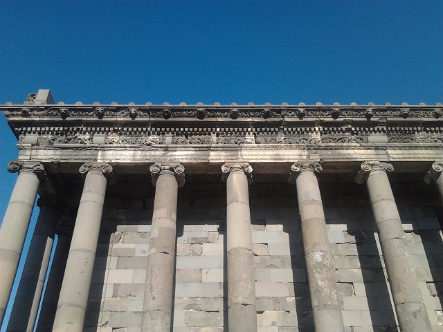 Языческий храм Гарни & скальный монастырь Гегард