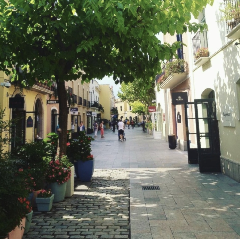 LA ROCA VILLAGE outlet